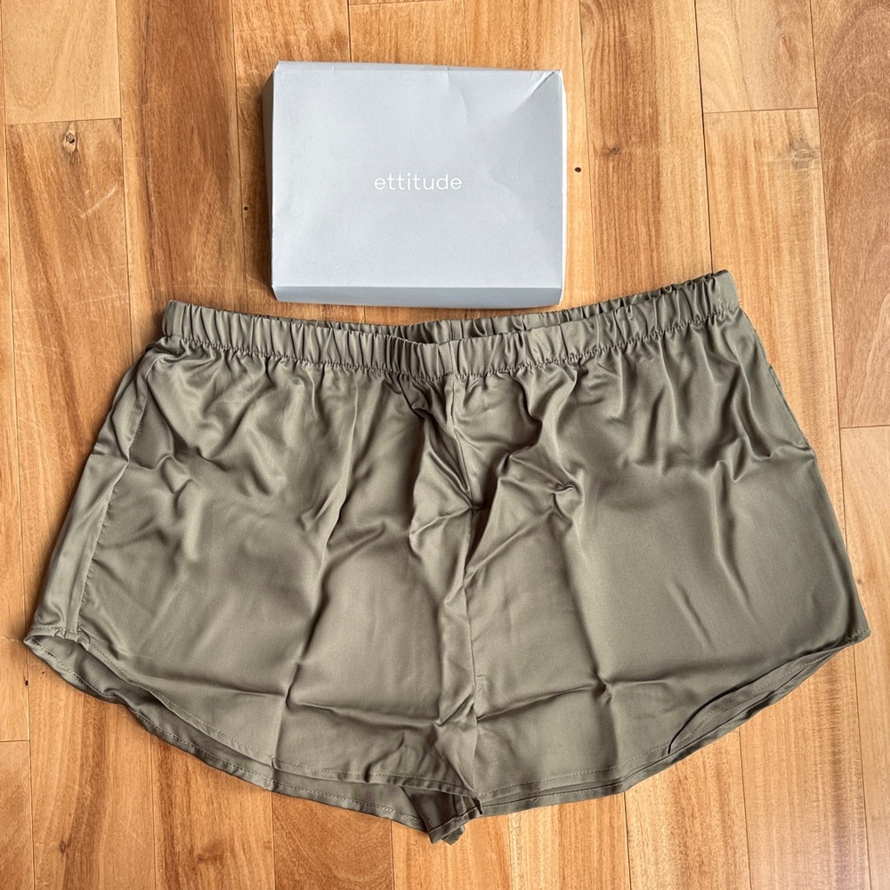 Ettitude moss green sateen Shorts